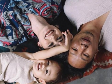 FOTO: Pemotretan Seru & Kocak ala Keluarga Ringgo Agus Rahman Bareng Si Kecil Bjorka