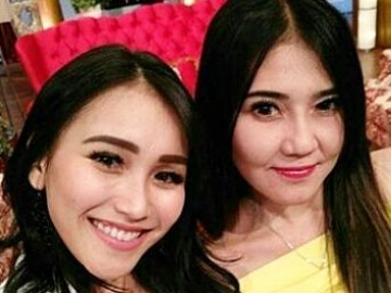 Dirumorkan Terlibat 'Persaingan', Via Vallen & Ayu Ting Ting Malah Lakukan Ini