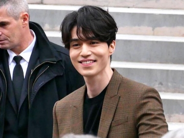 Kembali 'Hidupkan' Pesona Grim Reaper, Gantengnya Lee Dong Wook di Paris Buat Fans Terpana