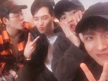 Chanyeol EXO Pamer Liburan Seru Bareng Sahabat, Netter: Geng Tiang Listrik