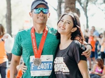 Hobi Lari, Serunya Lari Marathon ala Dian Sastro & Suami di Chicago Marathon 2017