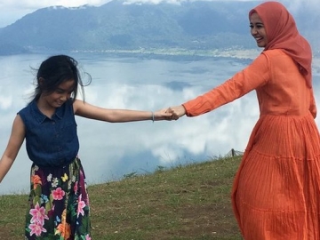 Tak Ikut ke Bandung, Laudya Cynthia Bella-Aleesya Langsung Lepas Rindu di Malaysia