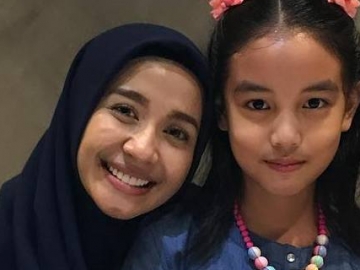 Tak Ikut Resepsi Laudya Cynthia Bella di Bandung, Ini 6 Potret Kegiatan Engku Aleesya