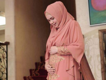 Kabar Gembira, Siti Nurhaliza Umumkan Hamil Empat Bulan Setelah 11 Tahun Menikah