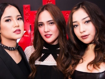 6 Potret Glamornya Gaya Selebriti Tanah Air Kompak Gunakan Lipstik Merah Menyala