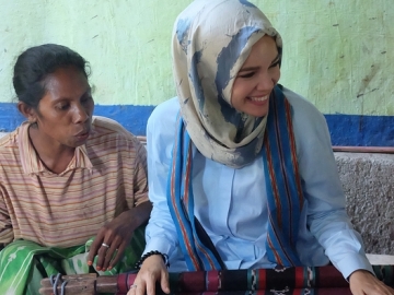 FOTO: Pertama Kali ke Alor, Dewi Sandra Dibuat Kagum dengan Kegiatan di Alam