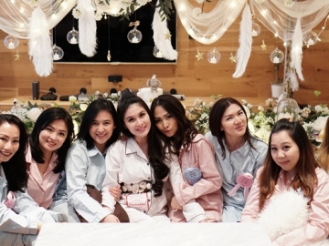 Hamil 7 Bulan, Sandra Dewi Gelar Baby Shower Shower Elegan nan Mewah Abis!