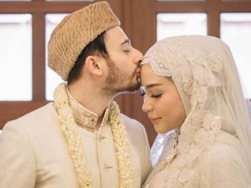 Siap-Siap Baper! Momen Bahagia Pernikahan Irvan Farhad dengan Selebgram Hamidah Rachmayanti