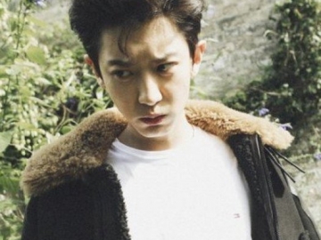  Tampil Kasual & Chic, Gantengnya Chanyeol EXO Dalam Pemotretan Terbarunya Ini