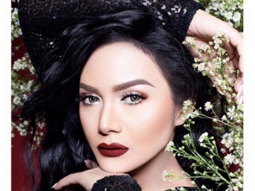 FOTO: Launching Bisnis Lipstik, Krisdayanti Memukau Publik dengan Dandanan Berkelas