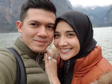 FOTO: Kedinginan, Potret Manis Kebersamaan Zaskia Sungkar & Irwansyah Liburan ke Austria