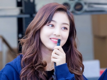 Makin Langsing, Penampilan Terbaru Jihyo Twice Buat Netter Heboh