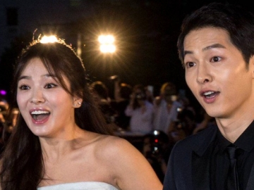 Song Hye Kyo & Keluarga Song Joong Ki Dikabarkan Telah Tiba di Lokasi Pernikahan