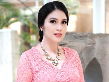 Seksi Tanpa Pakaian Terbuka, Sandra Dewi Panen Pujian Saat Foto Kehamilan
