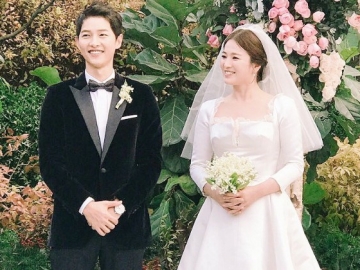 Foto Ciuman Song-Song Couple di Pernikahan Beredar, Park Bo Gum & Hyungsik Persembahkan Lagu Ini