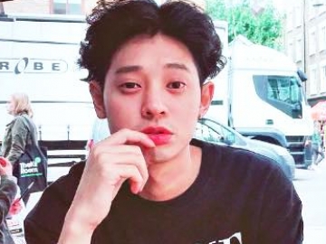 Telat Tahu Soal Kabar Kematian Kim Joo Hyuk, Jung Joon Young Kirim Pesan Sambil Berurai Air Mata