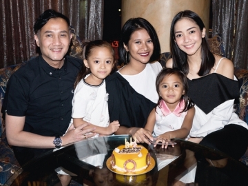 FOTO: Sederhana, Ririn Dwi Ariyanti Rayakan Ulangtahun Bareng Keluarga & Sahabat