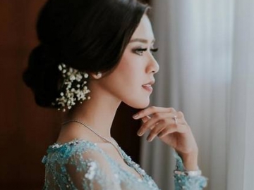 Elegan Hingga Buat Jeje Govinda Terpana, Detil Kebaya Syahnaz Sadiqah Ini Curi Perhatian