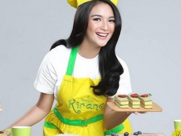 FOTO: Pemotretan Cantik Citra Kirana Siap-Siap Buka Kue Kekinian di Banjarmasin