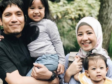 FOTO: Serunya Quality Time Bareng Keluarga Natasha Rizki & Desta ke Singapura