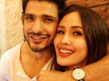 FOTO: Mesranya Pemotretan Telanjang Dada Vin Rana & Nita Sofiani Ini, Bikin Baper Maksimal