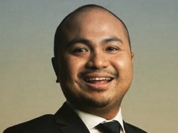 Pakai Wig dan Kacamata, Afif Kalla Sindir Suami Laudya Cynthia Bella?