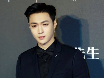 Lay EXO Menang Penghargaan 'Man of the Year' di 'Esquire Man At His Best', Fans Girang