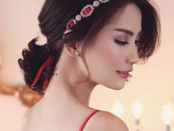 FOTO: Cantik Parah, Istri Dion Wiyoko Tunjukan Kebolehannya Jadi Model Photoshoot