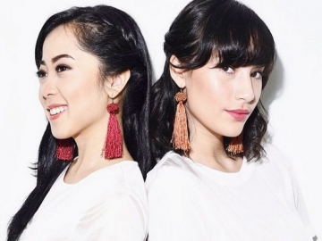 FOTO: Kece & Kerennya Pose Tatjana Saphira & Karina Salim Berkolaborasi Saat Pemotretan