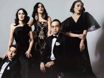 Elegan dengan Nuansa Hitam, Begini 6 Gaya Pemotretan Geng Mentri Ceria