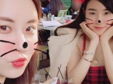 Foto Seru Tiffany & Seohyun SNSD Liburan Natal & Akhir Tahun di Disneyland