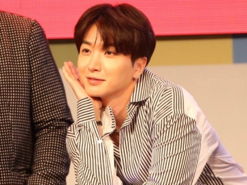 Leeteuk Berurai Air Mata Saat Sebut Nama 13 Member SuJu di 'Super Show 7', Begini Reaksi Netter