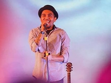 Pamer Kemesraan dengan Sang Kekasih, Glenn Fredly Malah Dikira Sunan Kalijaga