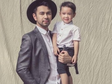 Siang Bolong, Raffi Ahmad Ajak Rafathar Goyang Disko