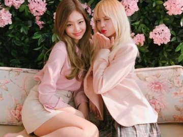 Kocak, Lisa Dance 'Aneh' Untuk Bangunkan Jennie di 'Black Pink House'