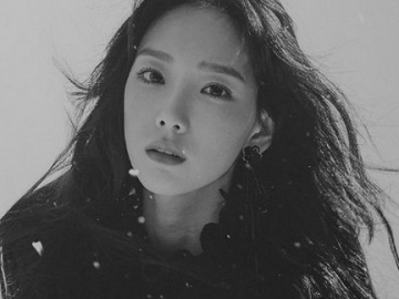 Posting Foto Konser Natal Baru, Fans Ingatkan Tae Yeon Jaga Kesehatan