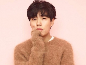 Bukan Soal Uang, Ryu Jun Yeol Ungkap Alasannya Setuju Jadi Model Untuk Majalah Ini