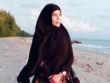 Kini Berhijab, Ini Pesan Cinta Penelope Bagi Mereka yang Memiliki Foto Seksinya