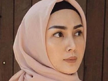 Merasa Berdosa dengan Suami & Anak, Fenita Arie Akhirnya Buka Suara Soal Hijrahnya