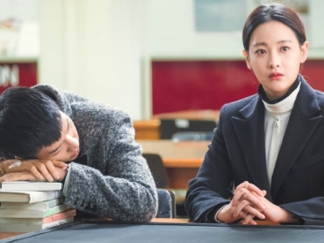 Lee Seung Gi Terus Pandangi Oh Yeon Seo Penuh Arti di Foto Teaser Terbaru 'Hwayugi'