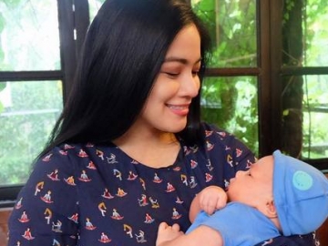 FOTO: Baby Kai Anteng, Titi Kamal Nikmati Quality Time Bareng Keluarga di Bali