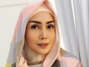 FOTO: Cantik nan Elegannya Fenita Arie Usai Behijab, Buat Arie Untung Jatuh Cinta Lagi