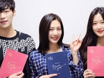 Joy Red Velvet Hadiri Sesi Baca Naskah Drama 'Great Temptation'