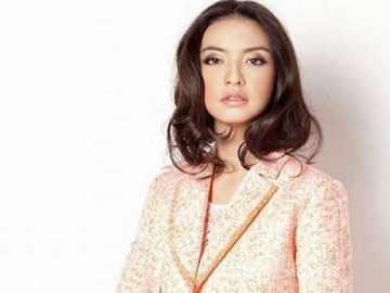 Dipeluk Hingga Dicium Mesra Pria Ini, Raline Shah Jadi Sorotan