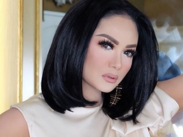 Pose di Bathup, Krisdayanti Jadi Sorotan