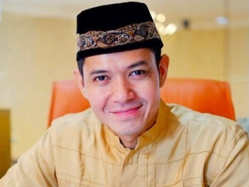 Cerita Dude Harlino yang Super Sibuk dan Rumah Tangga Tetap Adem Ayem