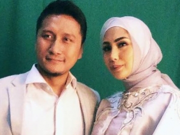 Arie Untung Unggah Video 'Ritual' Rayakan Anniversary Nikah, Kecantikan Fenita Curi Fokus