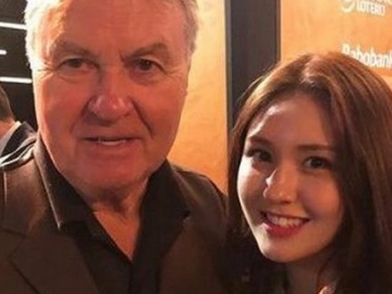 Ikut Tonton Olimpiade PyeongChang, Jeon Somi Mendadak Bertemu Guus Hiddink