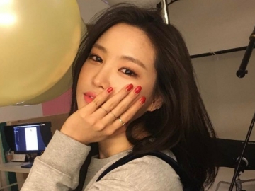 Agensi Beri Penjelasan Soal Bungkus Rokok di Foto Na Eun, Netter Ogah Percaya Karena Hal Ini