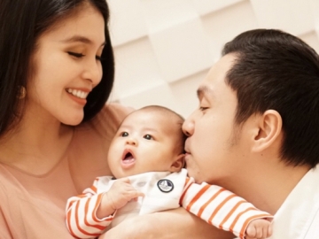 FOTO: Valentine's Dinner Perdana Sandra Dewi & Harvey Moeis Ajak Baby Rafa